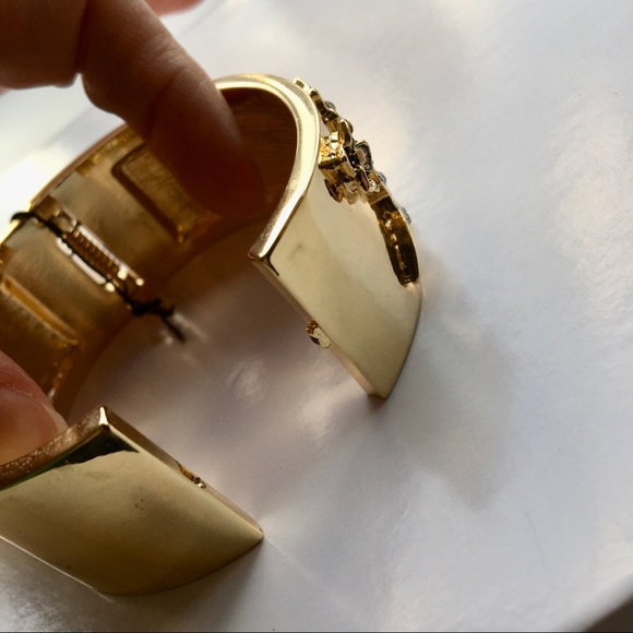 gold toned wide cuff bracelet with flowers and crystals - Picture 4 of 8